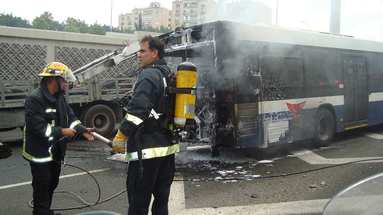 Foto/vatrogasci/ požar autobus
