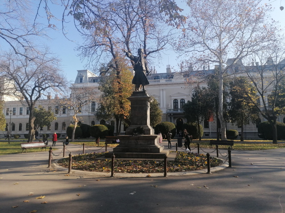 Foto/T.S. spomenik Milošu gradski park
