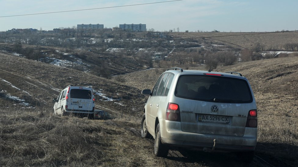 people leave kharkiv by driving acros fields