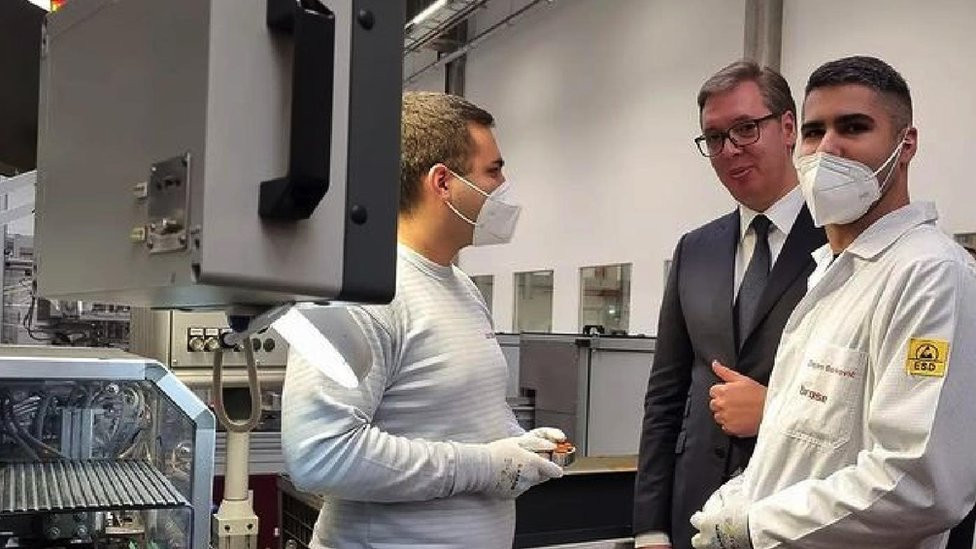 Vucic sa radnicima