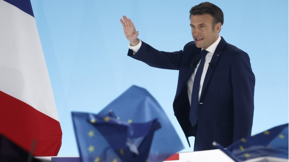 French President and candidate for re-election Emmanuel Macron reacts with supporters on 10 April