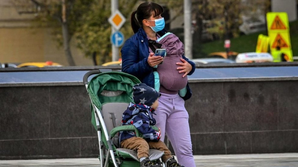 Ruskinja sa decom u Moskvi