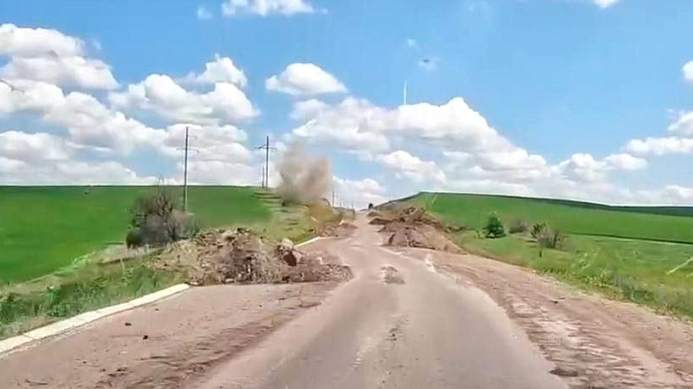 A damaged road from Severodonetsk to Bakhmut. Photo: May 2022