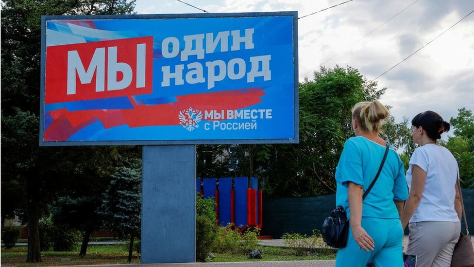 Poster s rossiйskoй propagandoй v Melitopole