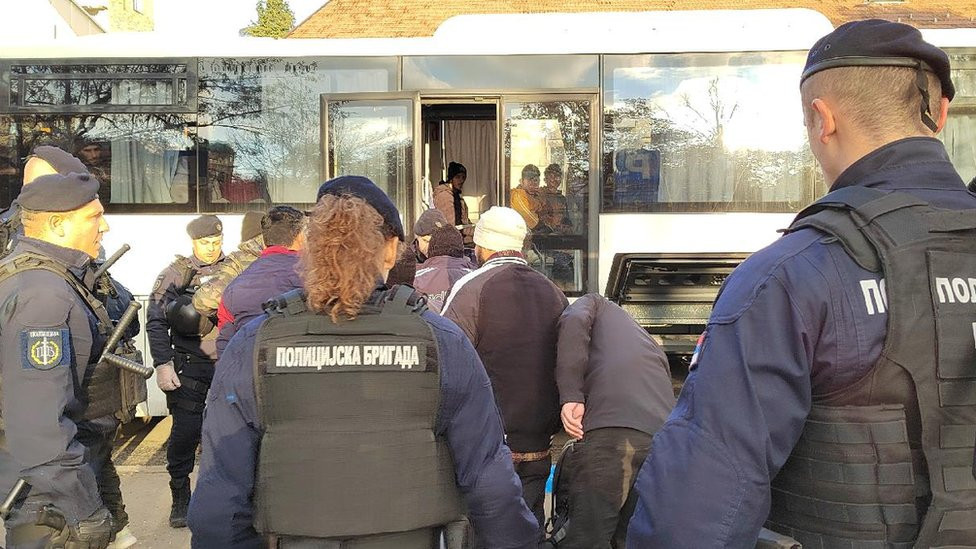 policija, migranti