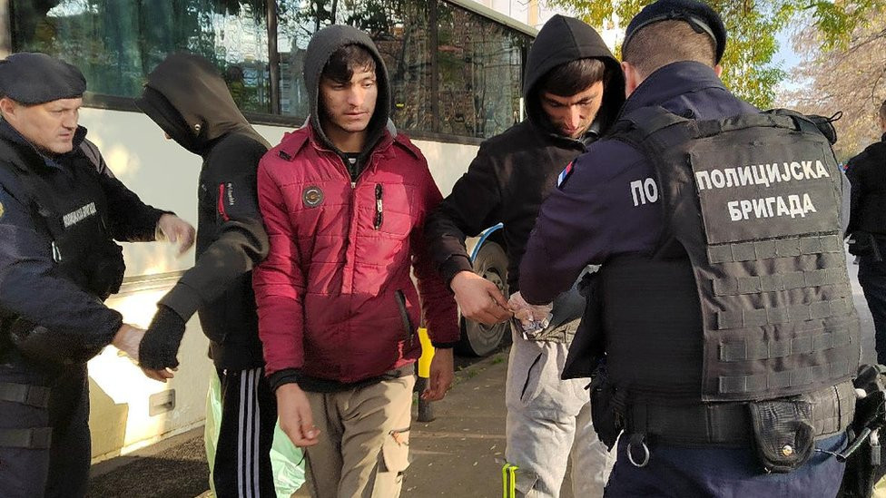 policija, migranti
