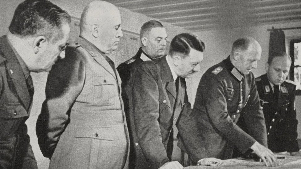 Hitler i Musolini u Vučjoj jazbini, gde je Hitler proveo veći deo rata