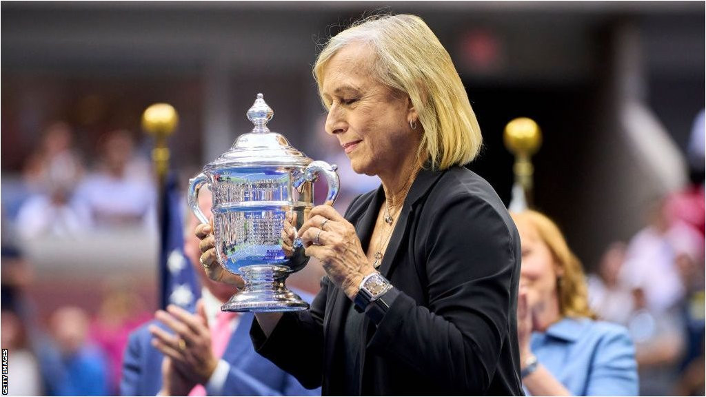 Martina Navratilova holding the US Open trophy