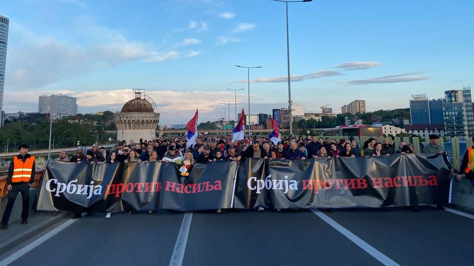 Kolona na mostu