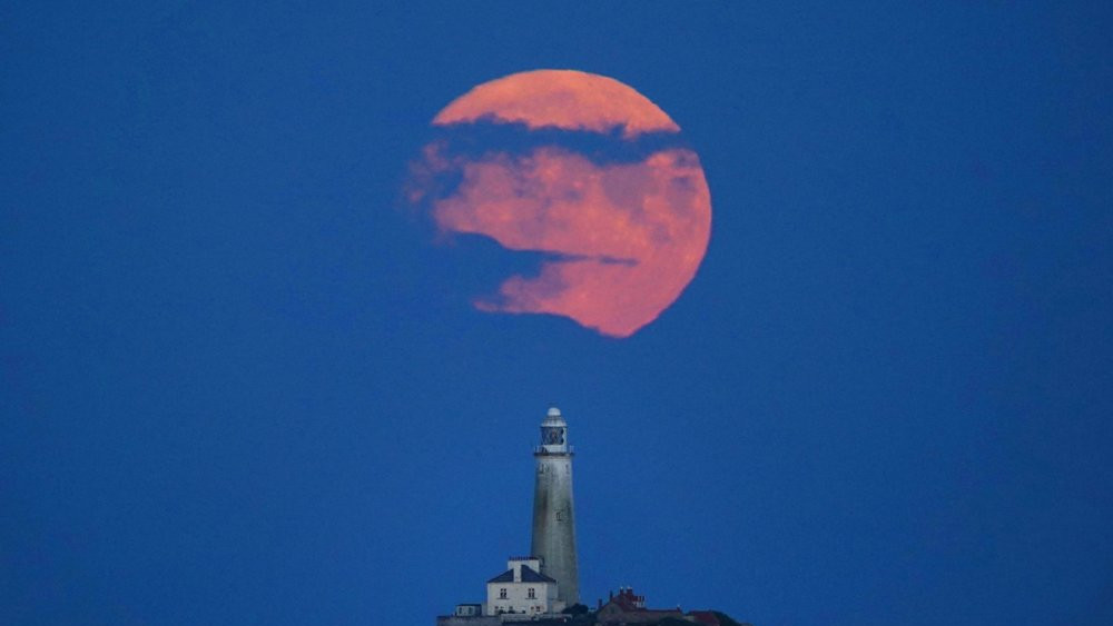 The Full Buck supermoon rises over St Mary's Lighthouse in Whitley Bay on 2 July