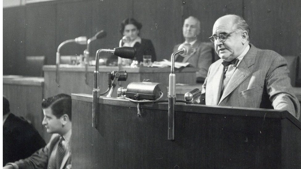 Krleža za govornicom 1952.