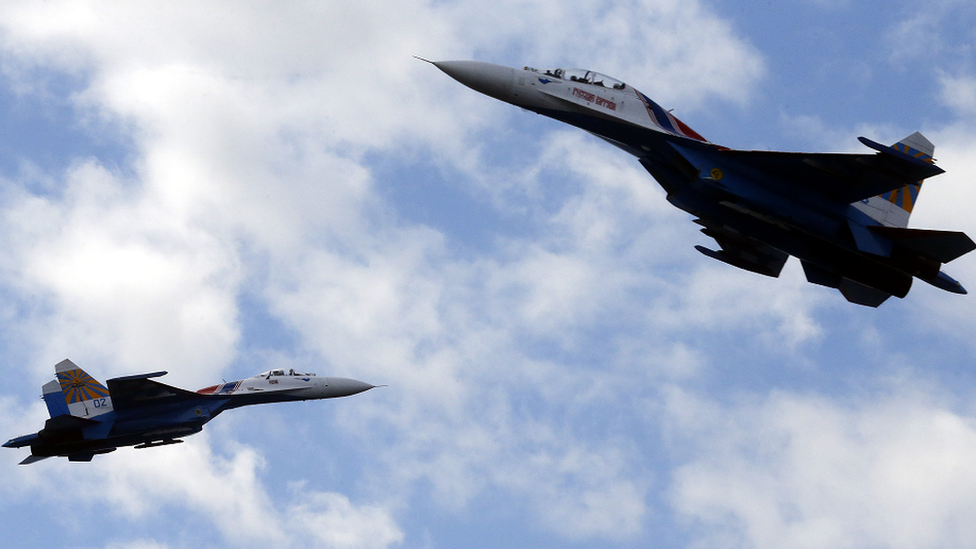 Ruski SU-27, poput onih na slici, ispalio je projektil u blizini aviona RAF-a