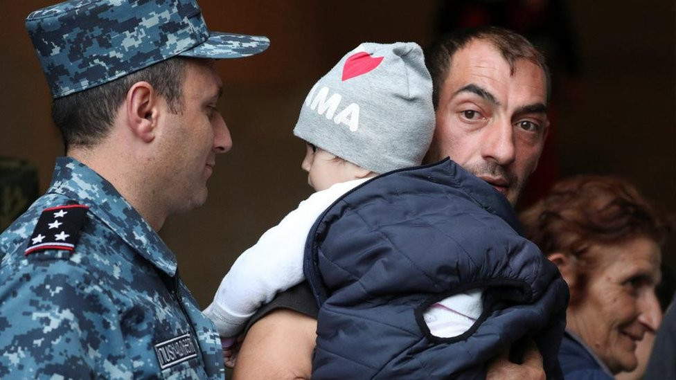 Armenians arrive in Armenia