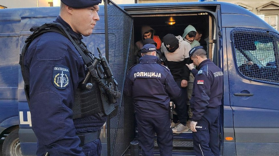 policija, migranti