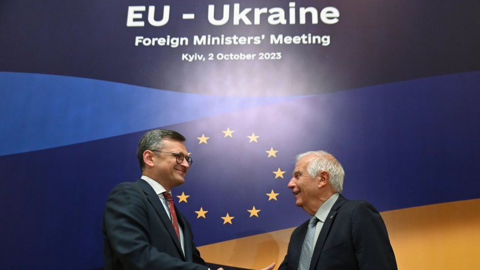 Ukrainian Foreign Minister Dmytro Kuleba (left) and EU top diplomat Josep Barrell in Kyiv, Ukraine. Photo: 2 October 2023