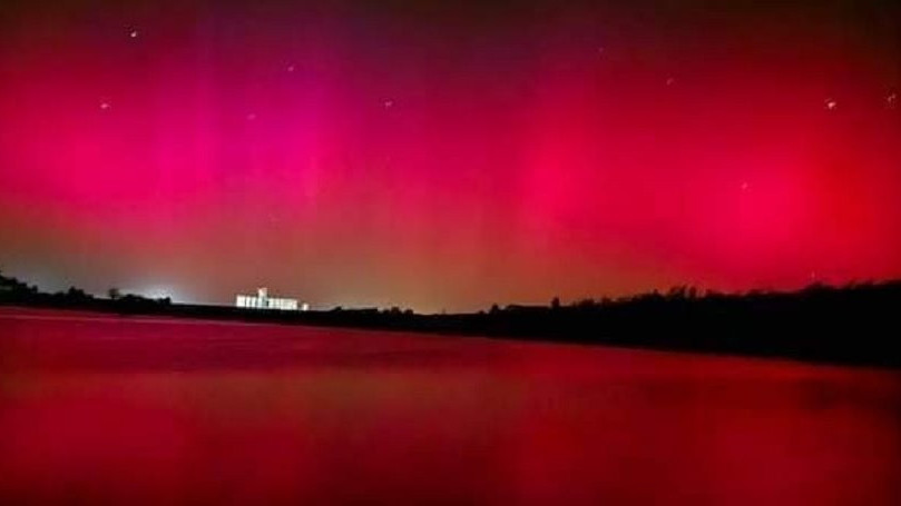 Aurora borealis iznad jezera Lapovac u Hrvatskoj