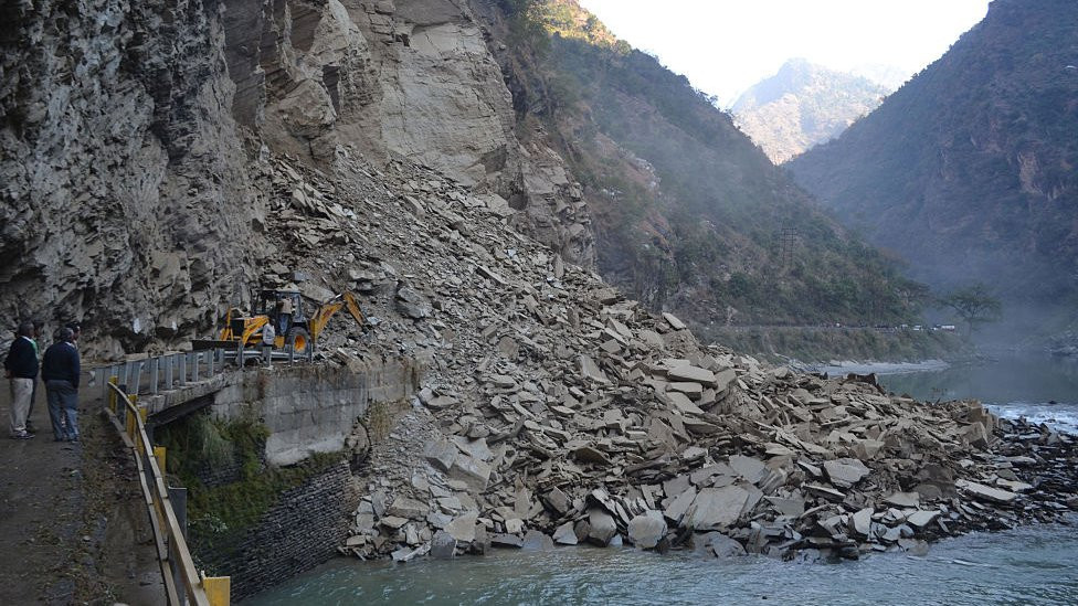 Klizište koje se pojavilo 2015. godine u mestu Manali u Indiji