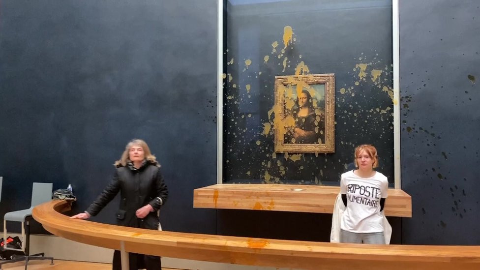 A still from a video showing protesters throwing soup at the Mona Lisa