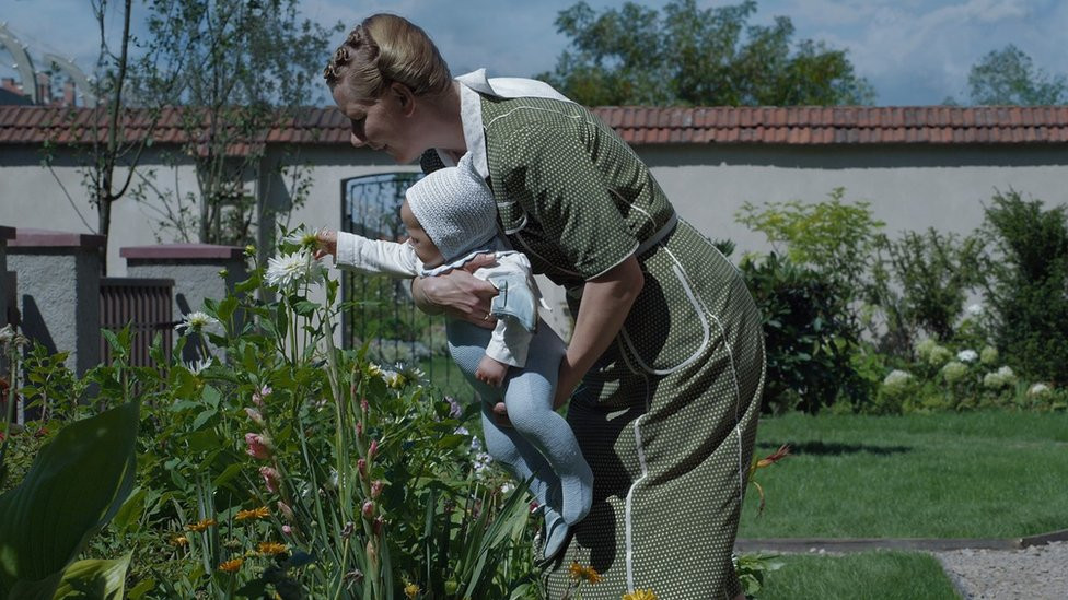 Hedwig Höss and her baby