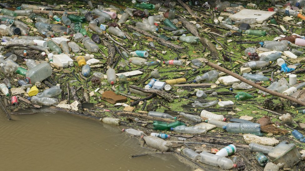 Dunav zagađena voda plastične flaše i kese