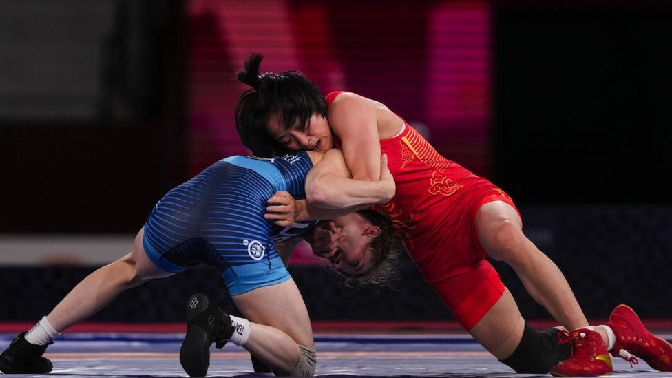 Sun Yanan (red) of Team China competes against Sarah Ann Hildebrandt of Team United States during the Women's Freestyle 50kg Semi Final