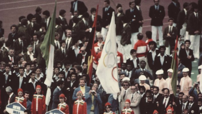 Sergej Belov sa olimpijskom bakljom tokom ceremonije otvaranja Igara u Moskvi 1980.