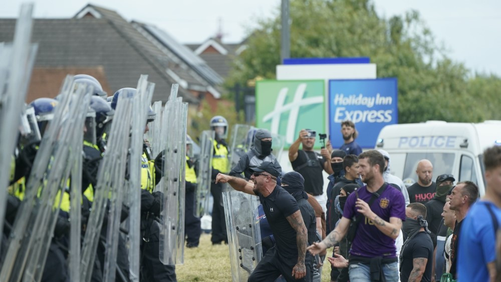 velika britanija, neredi u britaniji, nasilje u britaniji