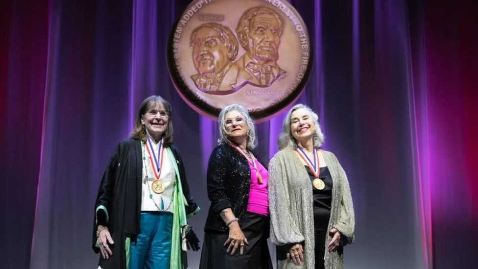 Poli Palmer Smit, Hinda Miler i Lisa Lindal na ceremoniji primanja u Kuću slavnih 2015. godine