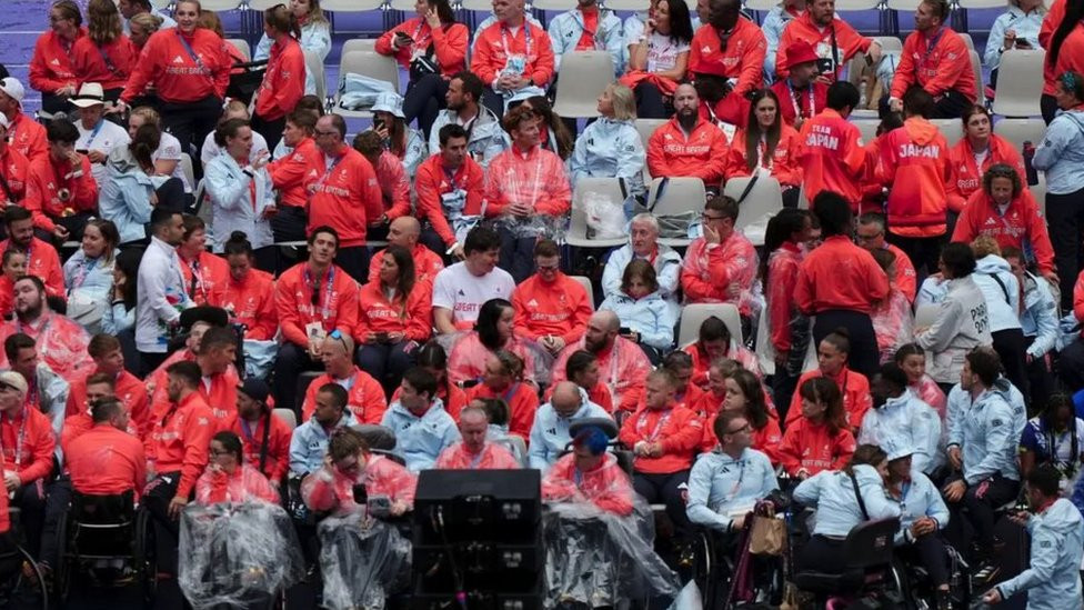 Veliku Britaniju je na Paraolimpijskim igrama predstavljalo više 215 sportista, a pojedini su prisustvovaloi ceremoniji zatvaranja