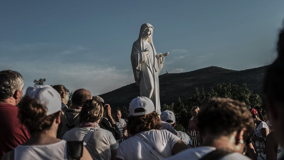 Statue Device Marije na takozvanom Brdu ukazanja u Međugorju