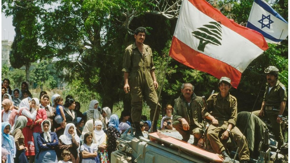 Izraelski vojnici u okupiranoj libanskoj luci Sidonu tokom invazije koja je nazvana operacija Mir za Galileju