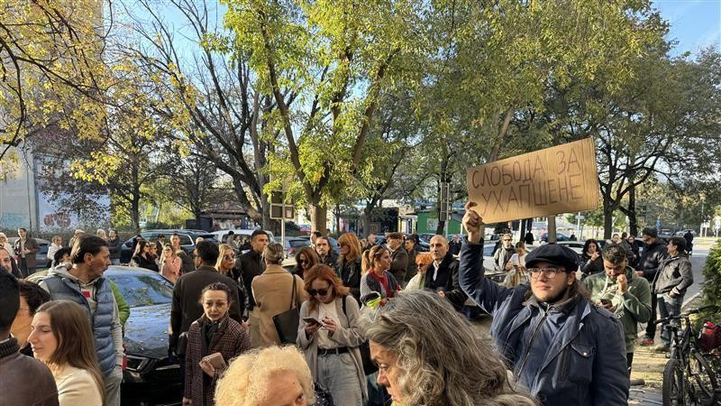 Podrška uhapšenima na protestu u Novom Sadu