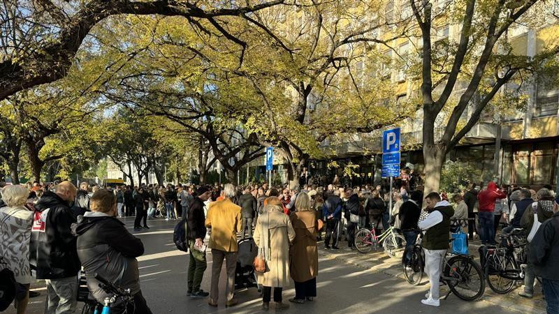 Podrška uhapšenima na protestu u Novom Sadu