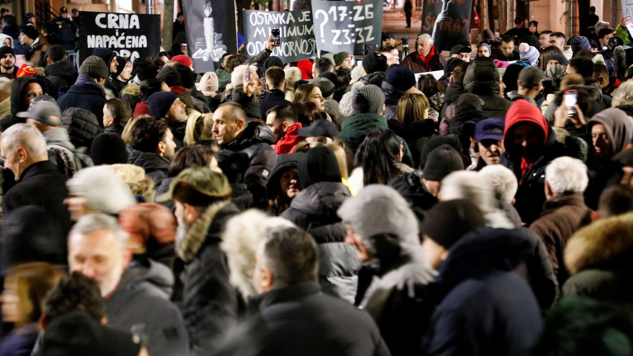 Mnogo ljudi na protestu u Podgorici