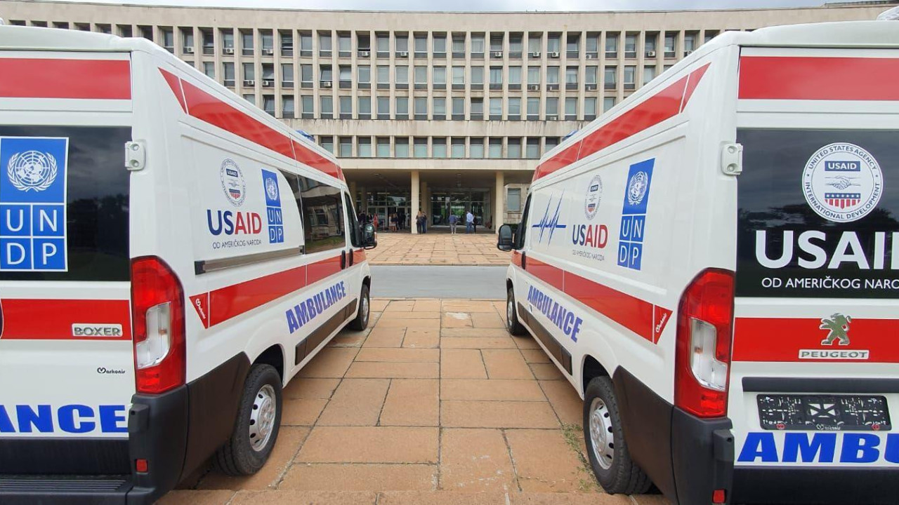 Sanitarna vozila donacija su USAID-a