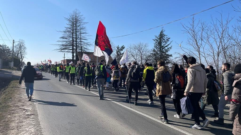 Studenti na putu ka Kragujevcu, kod Avale