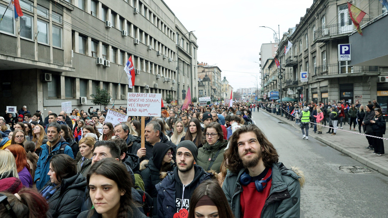 Studenti u protestnoj koloni u Nišu