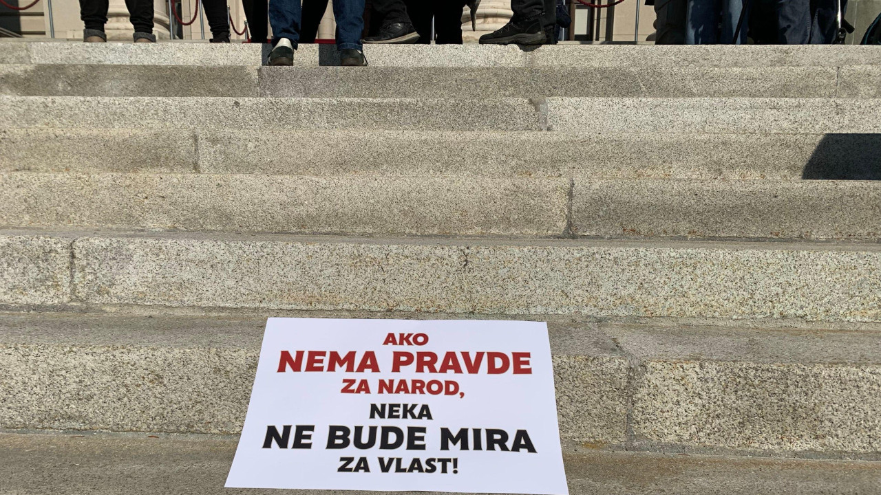 Ispred Narodne skupštine - Ako nema pravde za narod, neka ne bude mira za vlast!