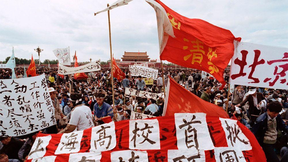 Demonstranti na Tjenanmen u Pekingu