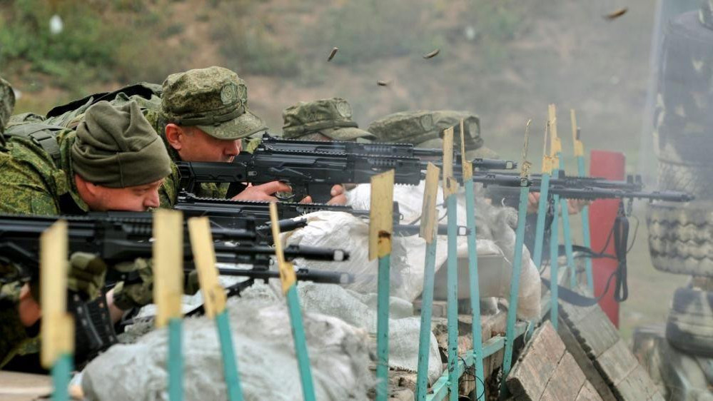 Ruski regruti na borbenoj obuci u prvoj godini rata