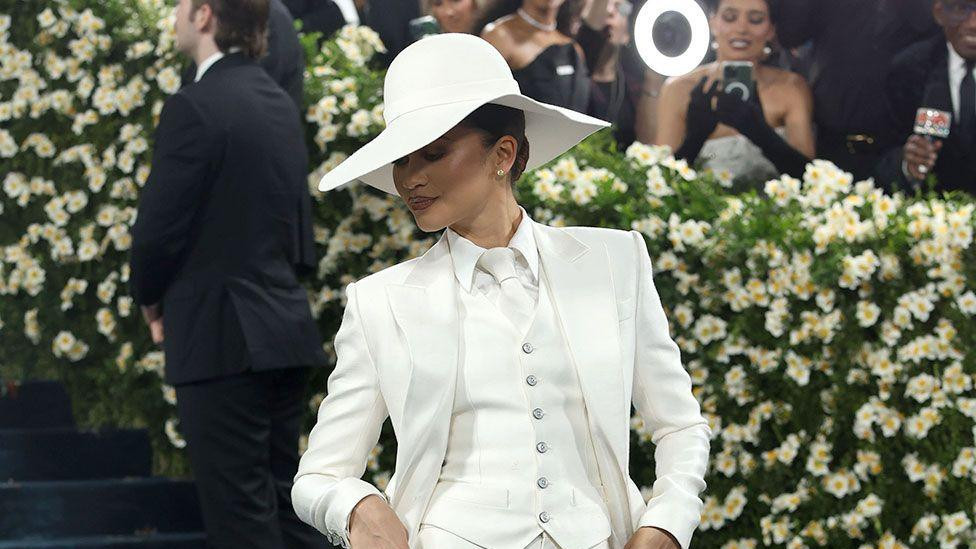 Zendaja, Met gala