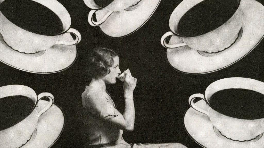 kafa, žena pije kafu, šoljice kafe