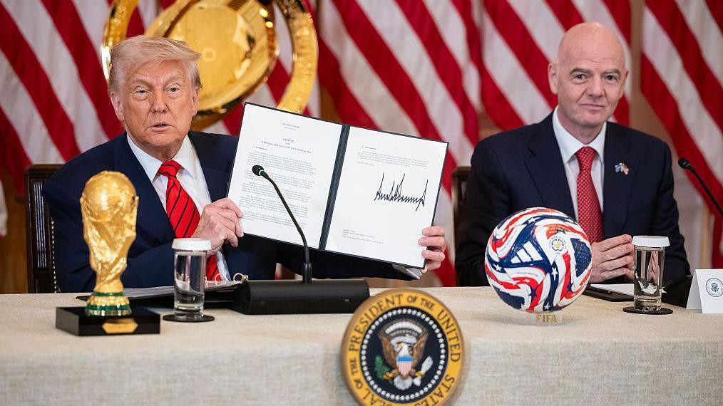 Tramp i predsednik FIFA Đani Infantino
