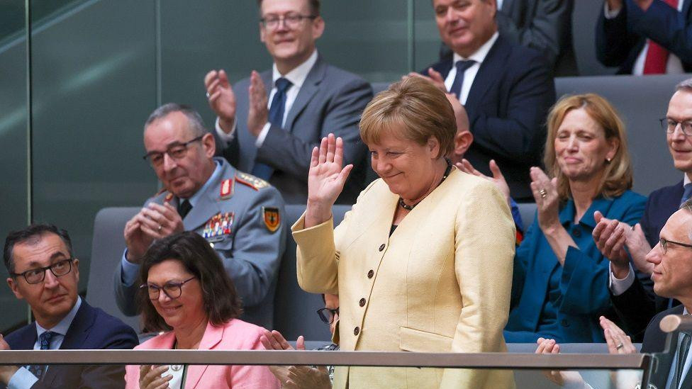 Bivša kancelarka Merkel bila je u publici tokom polaganja zakletve članova nove vlade