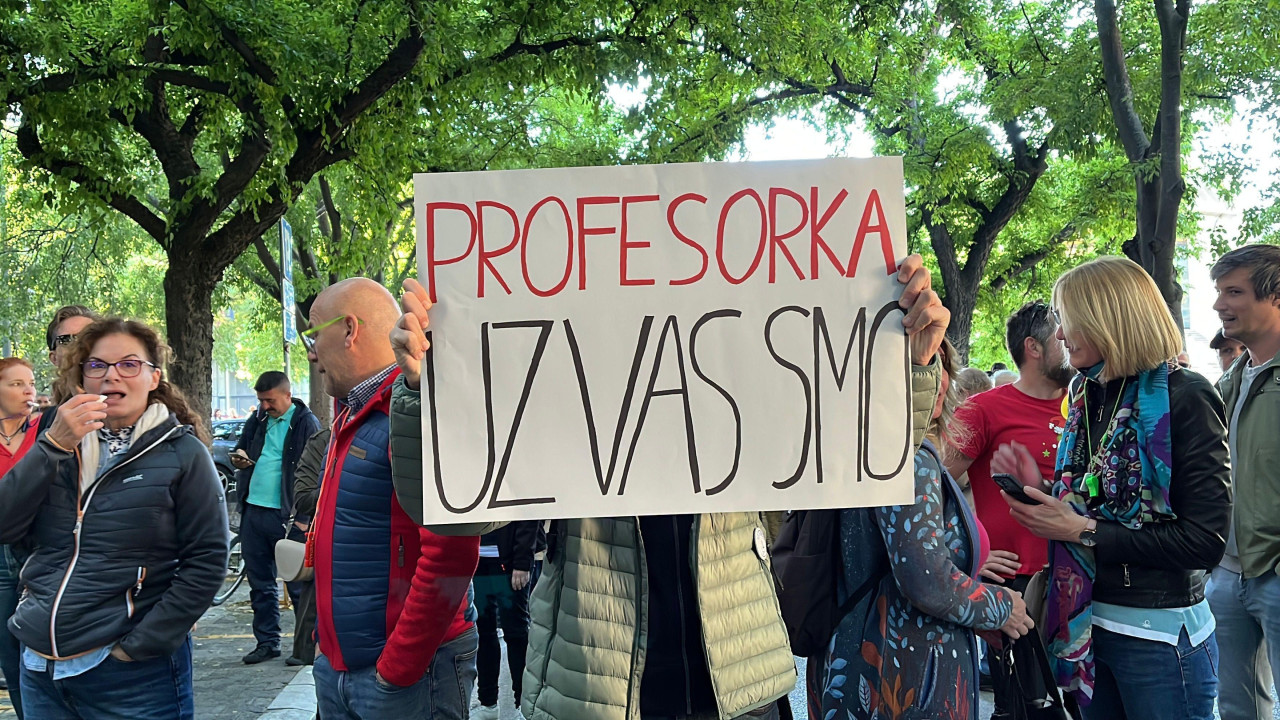 Poruka upućena privedenoj Mariji Vasić koja stupila je u štrajk glađu i žeđu posle produženja pritvora, dok je juče prebačena u Specijalnu zatvorsku bolnicu u Beogradu pošto joj je pozlilo.