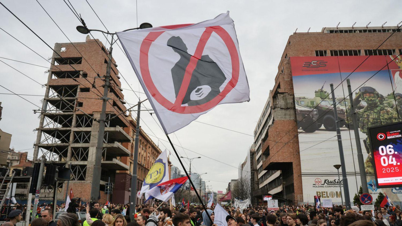 Protest ispred zgrade Generalštaba