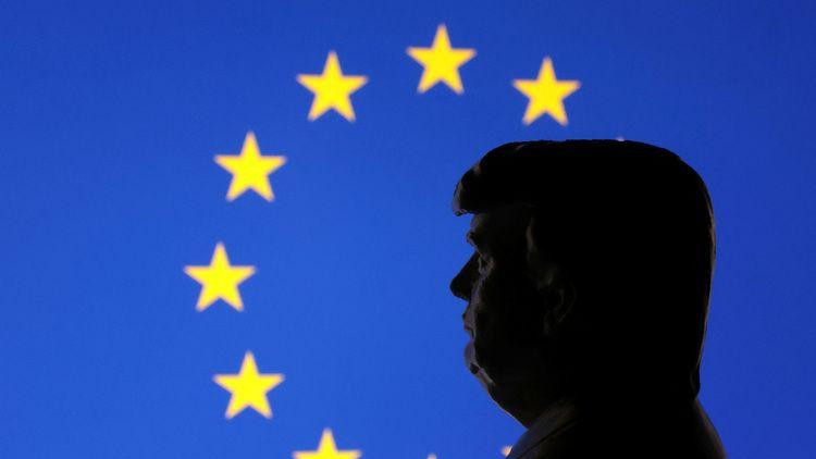 Ilustracija 3D štampanog modela američkog predsednika Donalda Trampa i zastave EU