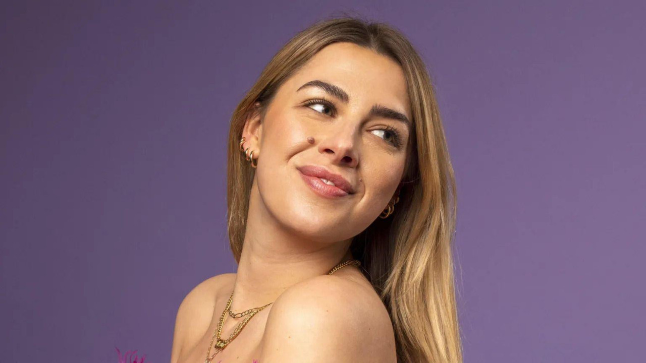 devojka pozira 
