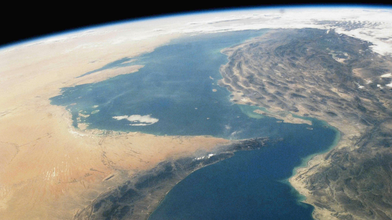 Ormuski moreuz, fotografija iz satelita