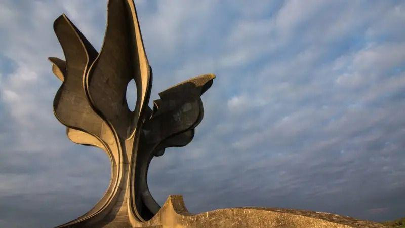 Kameni cvet, Jasenovac, Bogdan Bogdanović